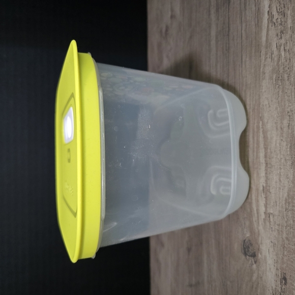 Yellow Lid Food Storage Container - Picture 4 of 7